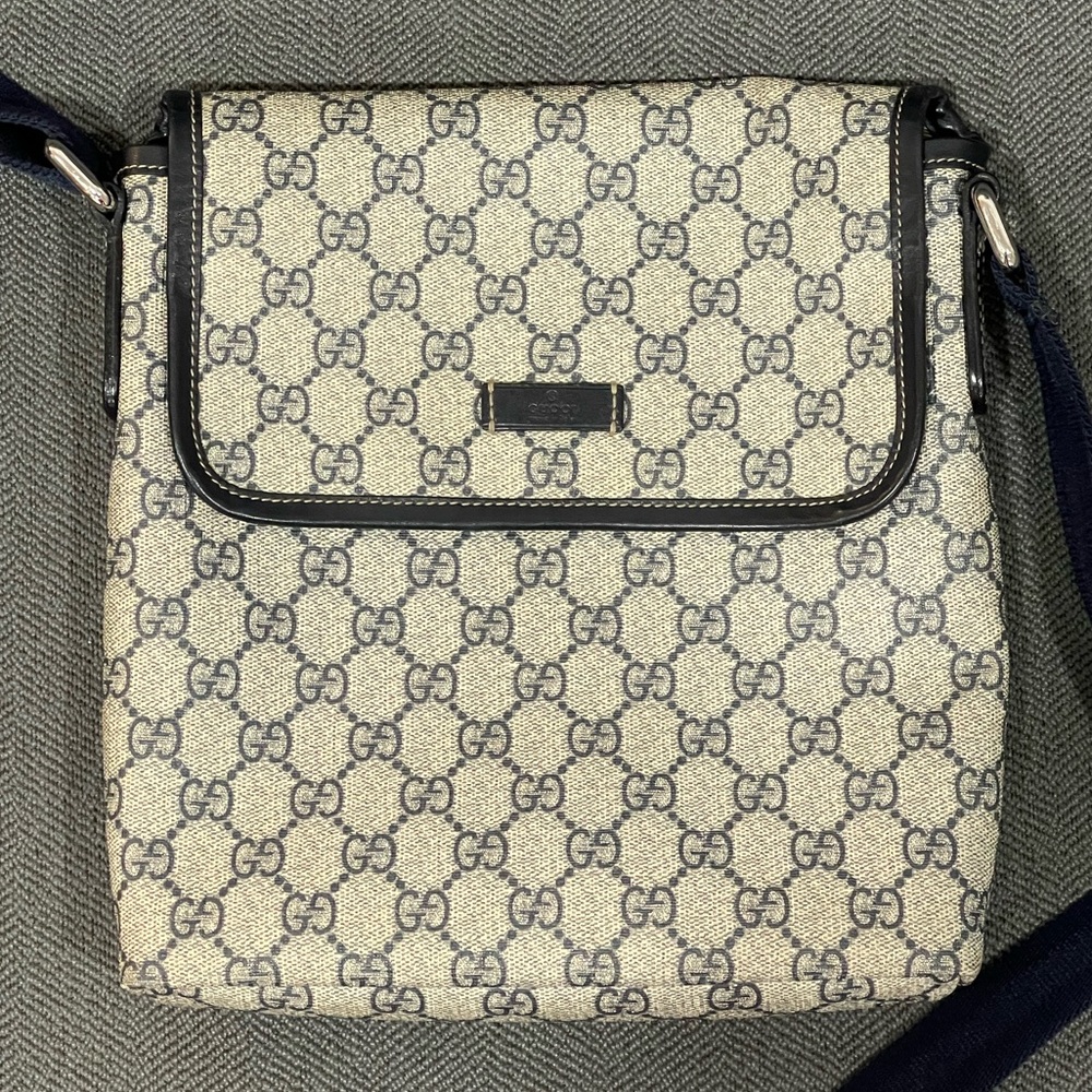 MEN GUCCI MONOGRAM SIDE BAG - Picture 3 of 8